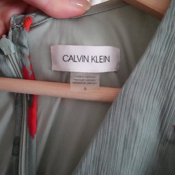 Calvin Klein Floral Flutter Sleeve Dress Size 6 - Picture 3 of 6